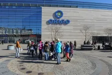 Izglītojošā projektā Rīgas skolēnus iepazīstina ar saules pulksteņa darbību