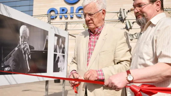 AR MAESTRO RAIMONDAM PAULAM VELTĪTU IZSTĀDI ATKLĀTA  “ORIGO SUMMER STAGE” KONCERTU UN FESTIVĀLU PROGRAMMA