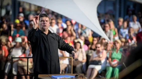 Latvijas Nacionālais simfoniskais orķestris pirmo reizi sniedza nebijuša mēroga klasiskās mūzikas koncertu “Origo” laukumā