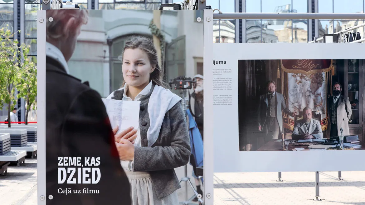 Т/ц “Origo” приглашает посетить уникальную крупноформатную выставку под открытым небом “Земля, которая поет. На пути к фильму”, на которой в захватывающей форме излагаются исторические события