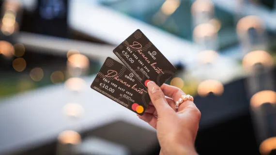 Vairāk nekā puse jeb 65% aptaujāto izvēlas fiziskas dāvanu kartes