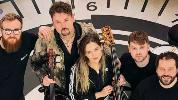 DAGAMBA pārsteidz klausītājus tirdzniecības centrā “Origo” un gatavojas koncerttūrei.